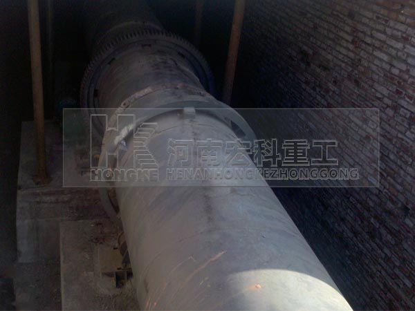 新疆哈密雙段陶?；剞D窯生產現(xiàn)場